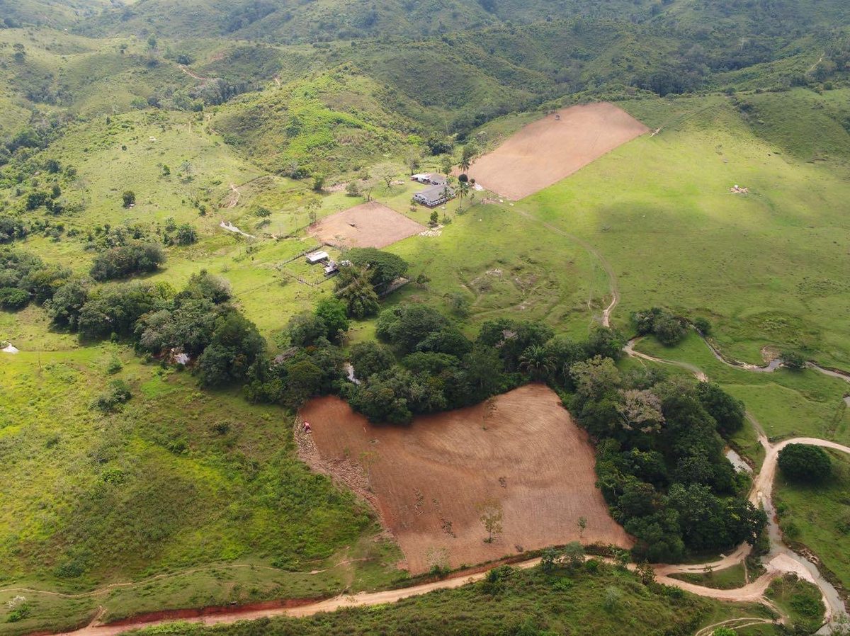 Adecuación de tierras y vías